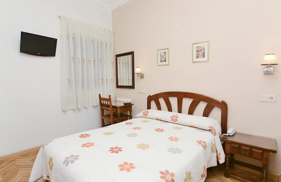 Hostal Biarritz-1